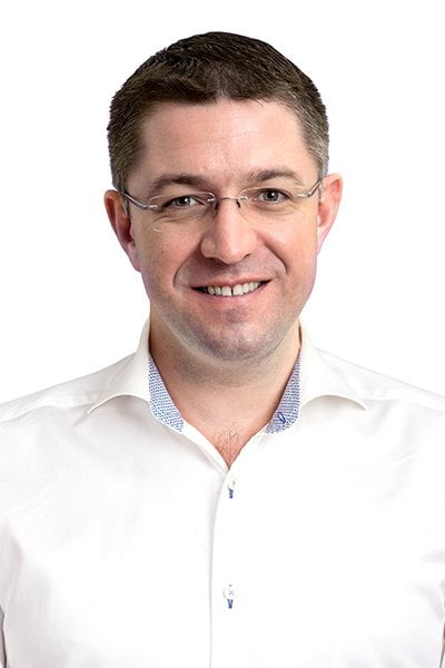 Mérnöki precizitás és digitális forradalom a fogászatban – Beszélgetés dr. Péter Györggyel